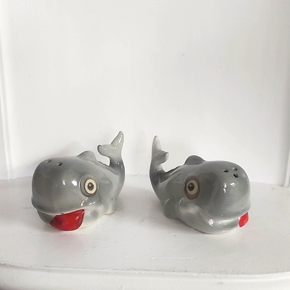 Vintage Whales Winking Lenticular Big Eyes Salt & Pepper Shakers Japan